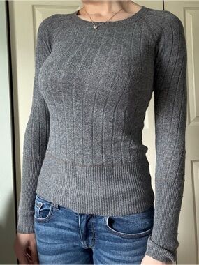 Fitted Gray Ribbed Long-Sleeve Sweater Angora and Wool Blend